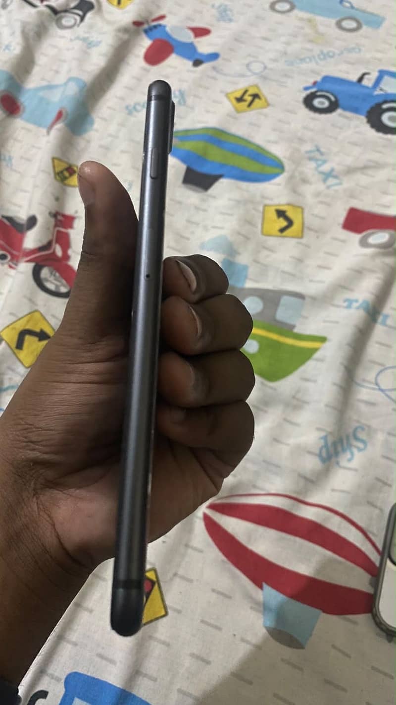 Apple iPhone 8 Plus 2