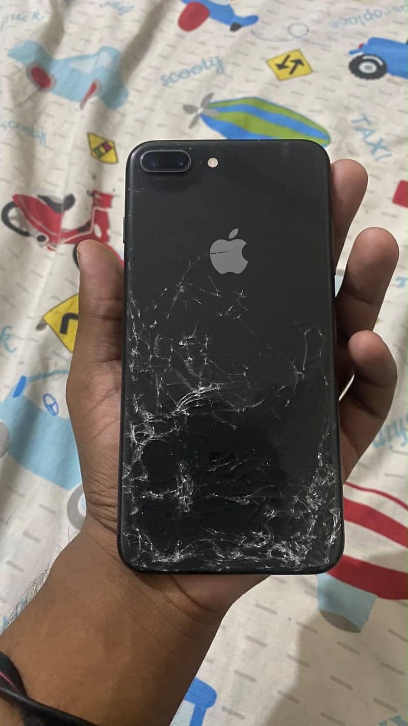 Apple iPhone 8 Plus 3