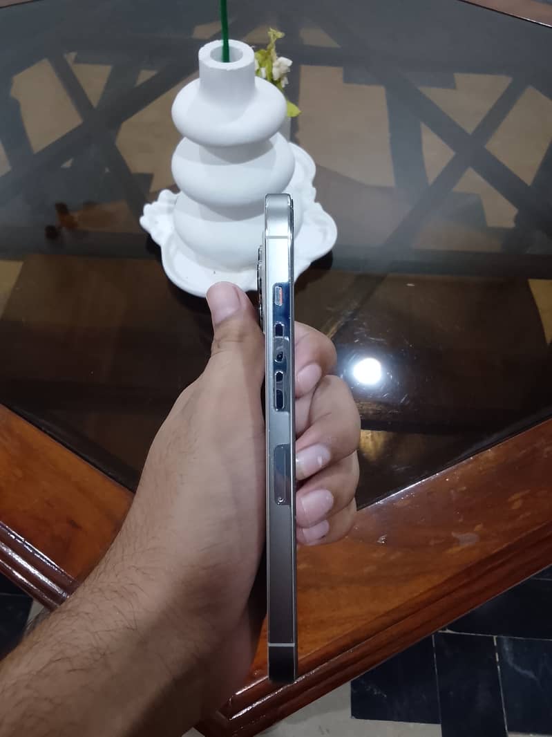 Apple iPhone 13 Pro 2