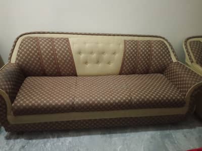 New sofa set siraf 2 month use hova ha  total 3 sofay han one 3 seatr