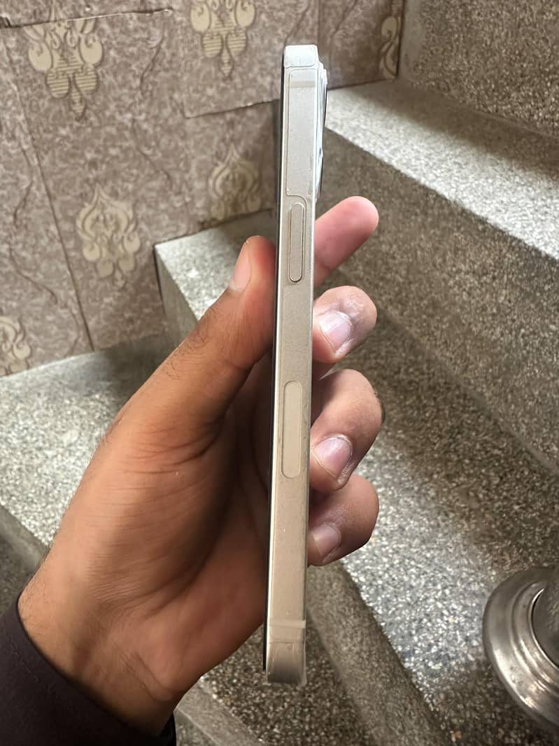Apple iPhone 13 3