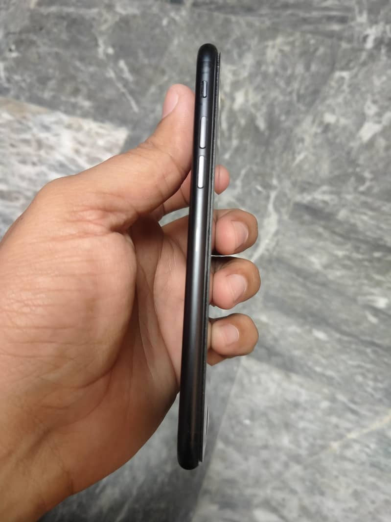 Apple iPhone 7 3