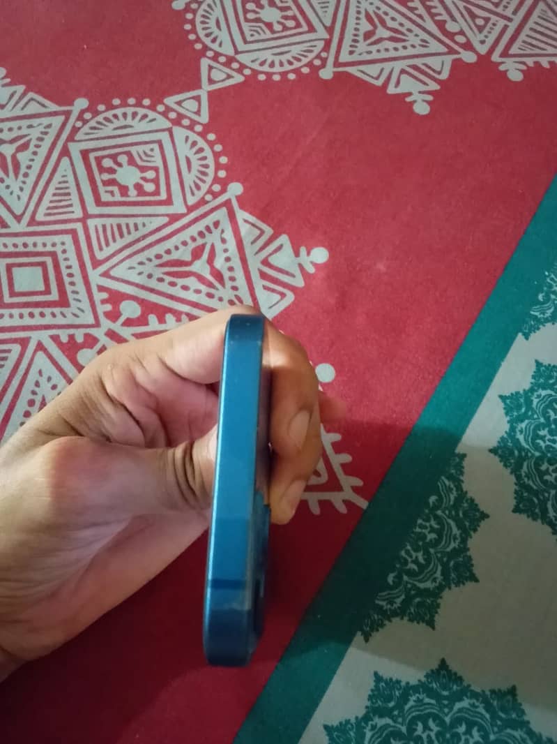 Apple iPhone 13 2