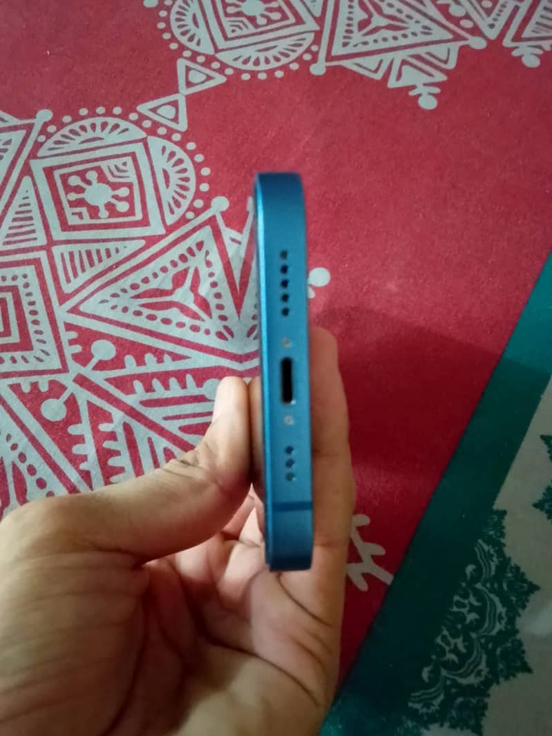 Apple iPhone 13 4