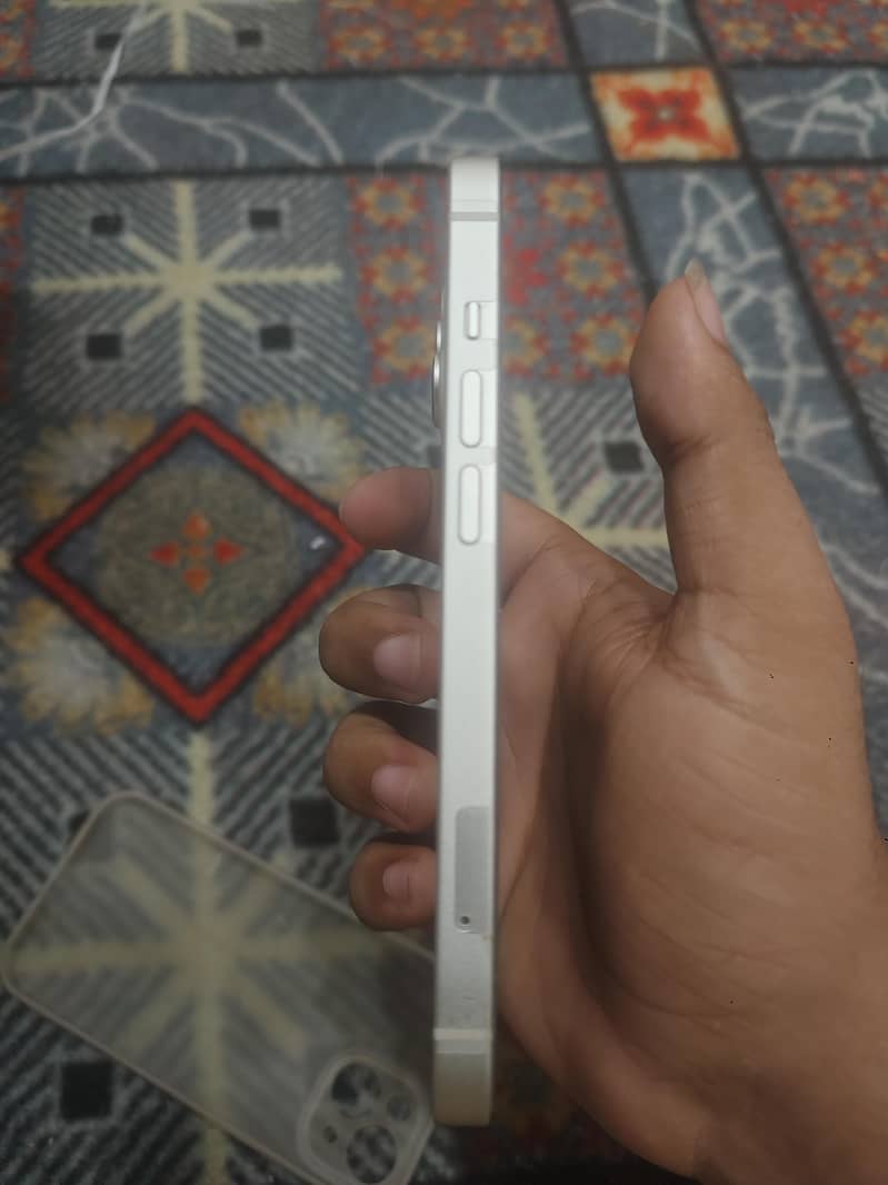 Apple iPhone 14 4