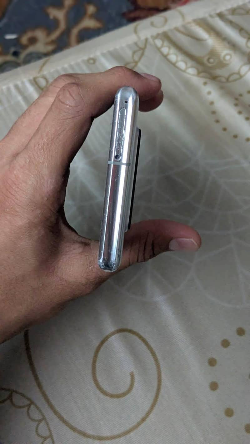 Sharp Aquos Zero6 3
