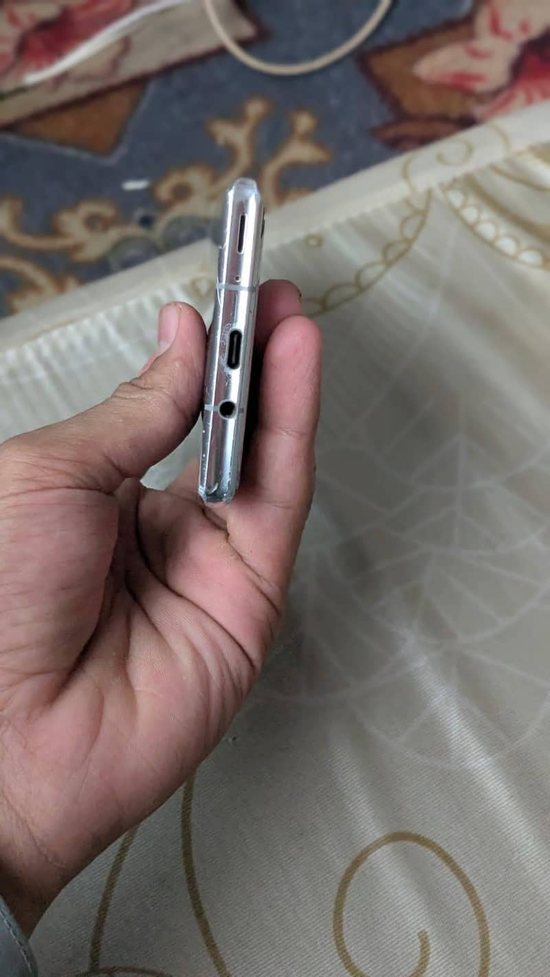 Sharp Aquos Zero6 4