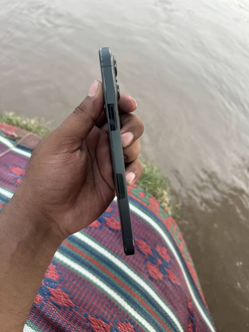 Apple iPhone 13 Pro Max 1