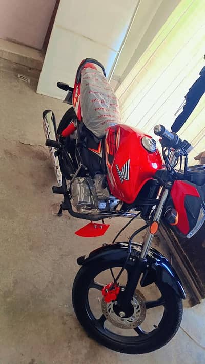 HONDA CB125 F RED COLOR