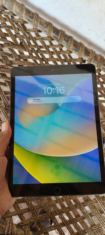 Ipad 7 . . . . . 7 generations. 128 GB