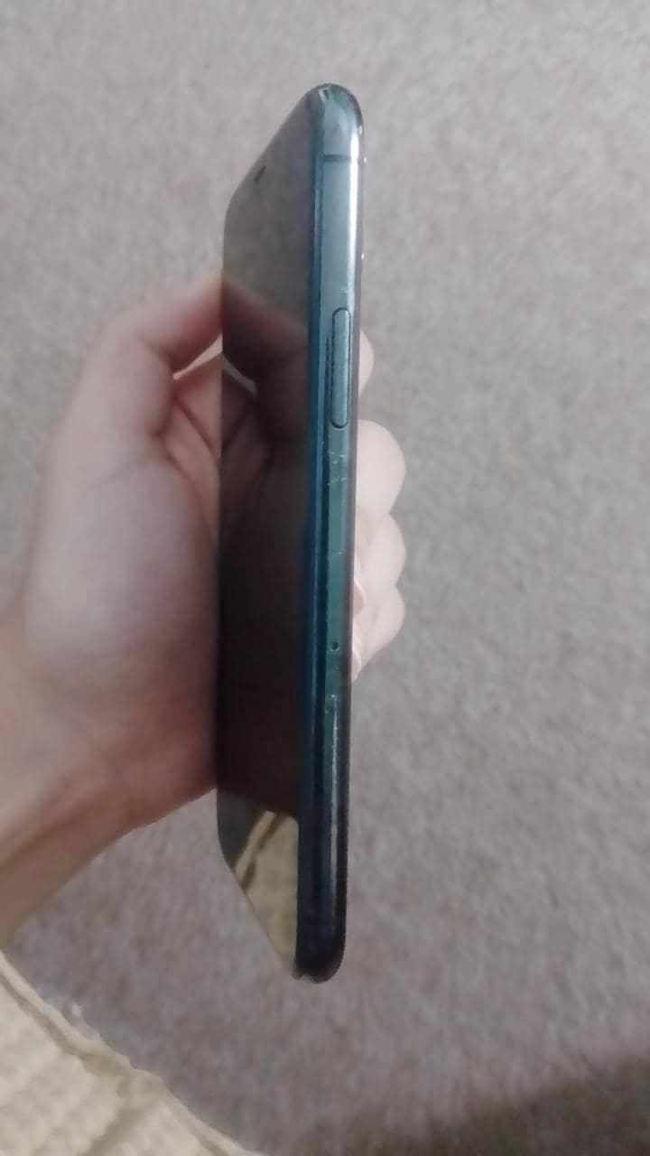 Apple iPhone 11 Pro 2