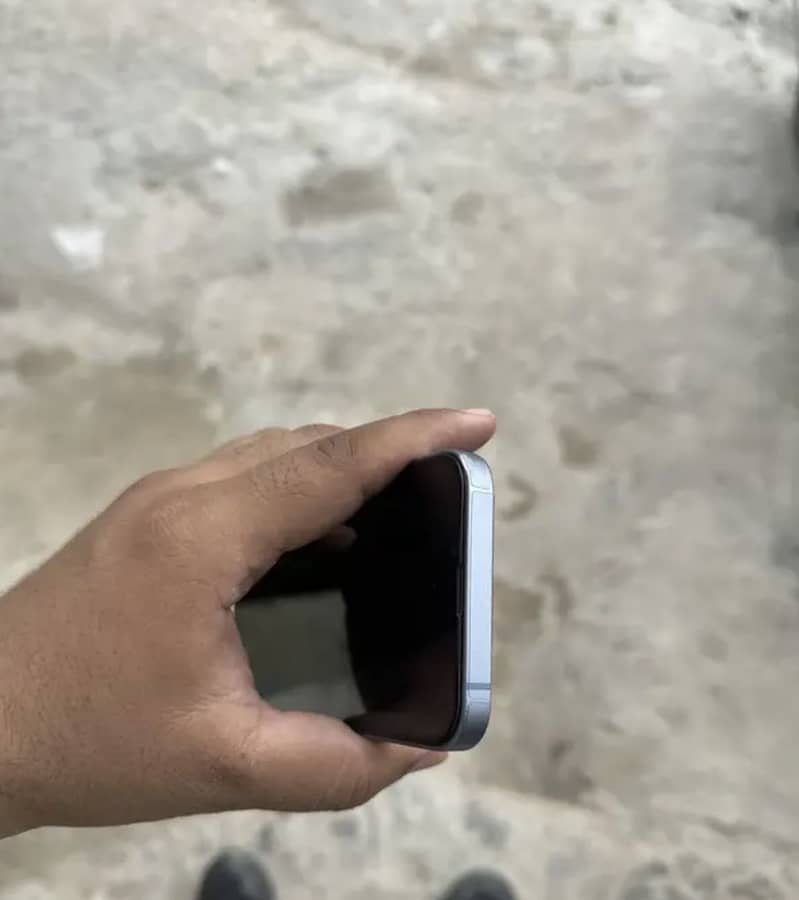 iPhone 14 3
