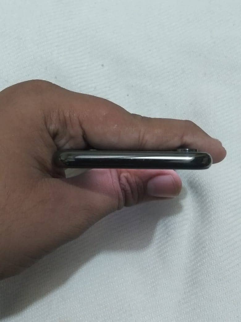 Apple iPhone X 3