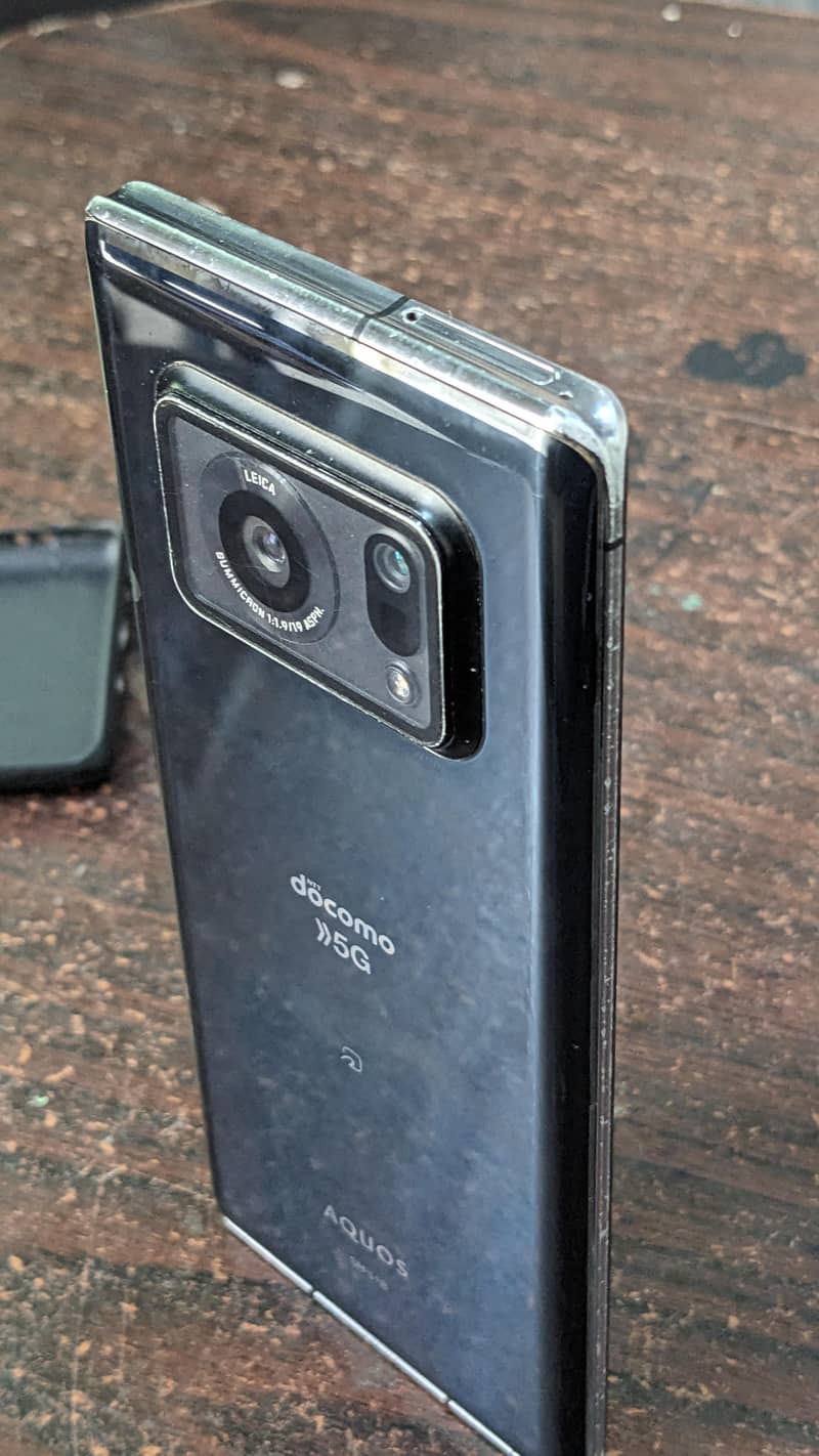 Sharp Aquos r6 1