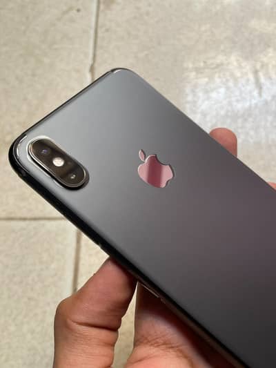 iPhone XS Max factory battery 93%