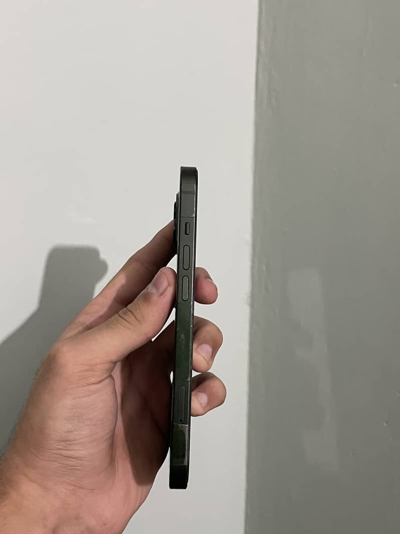 Apple iPhone 13 1