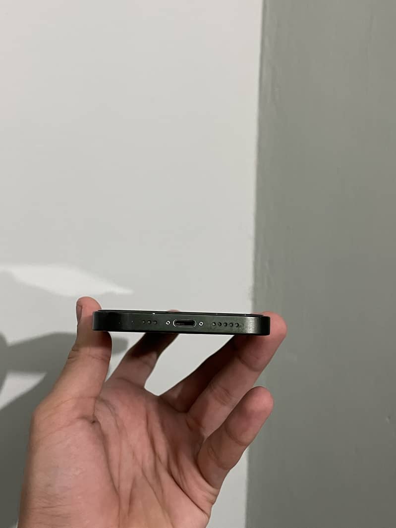 Apple iPhone 13 2