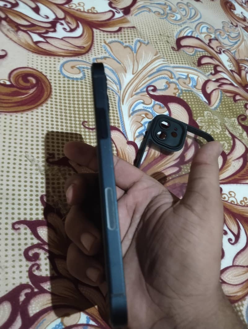 Apple iPhone 12 1