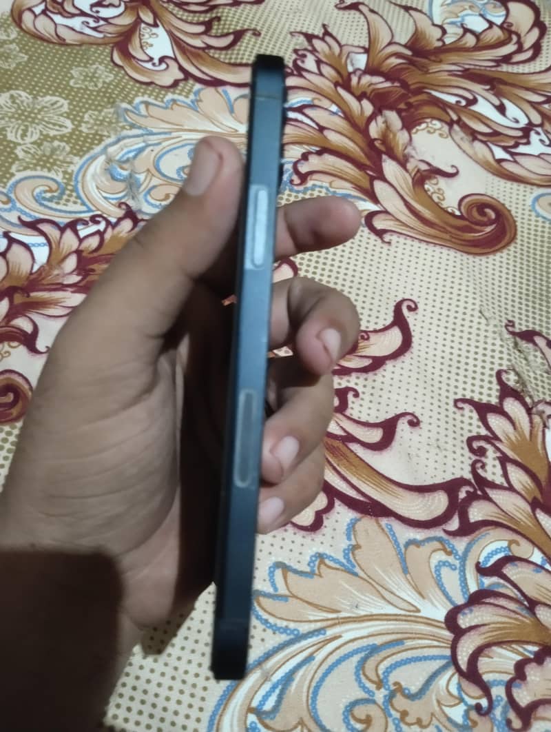Apple iPhone 12 4