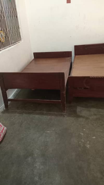 2 single beds in