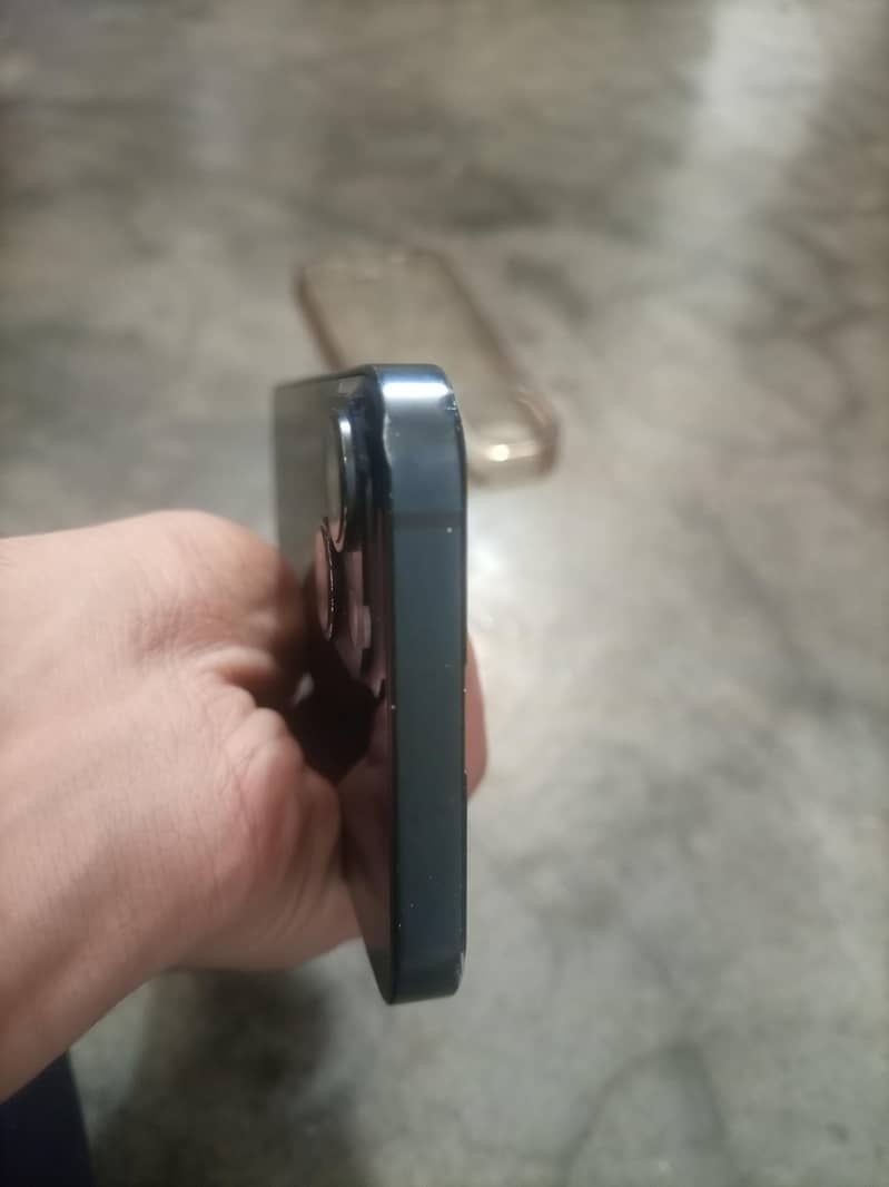 Apple iPhone 14 4