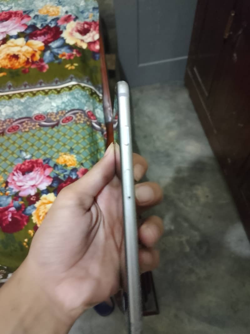 Apple iPhone 6S 1