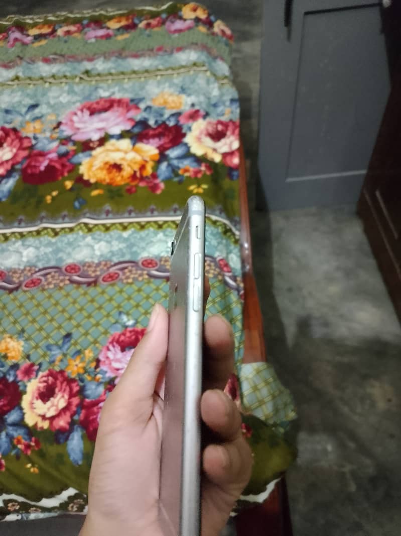 Apple iPhone 6S 3