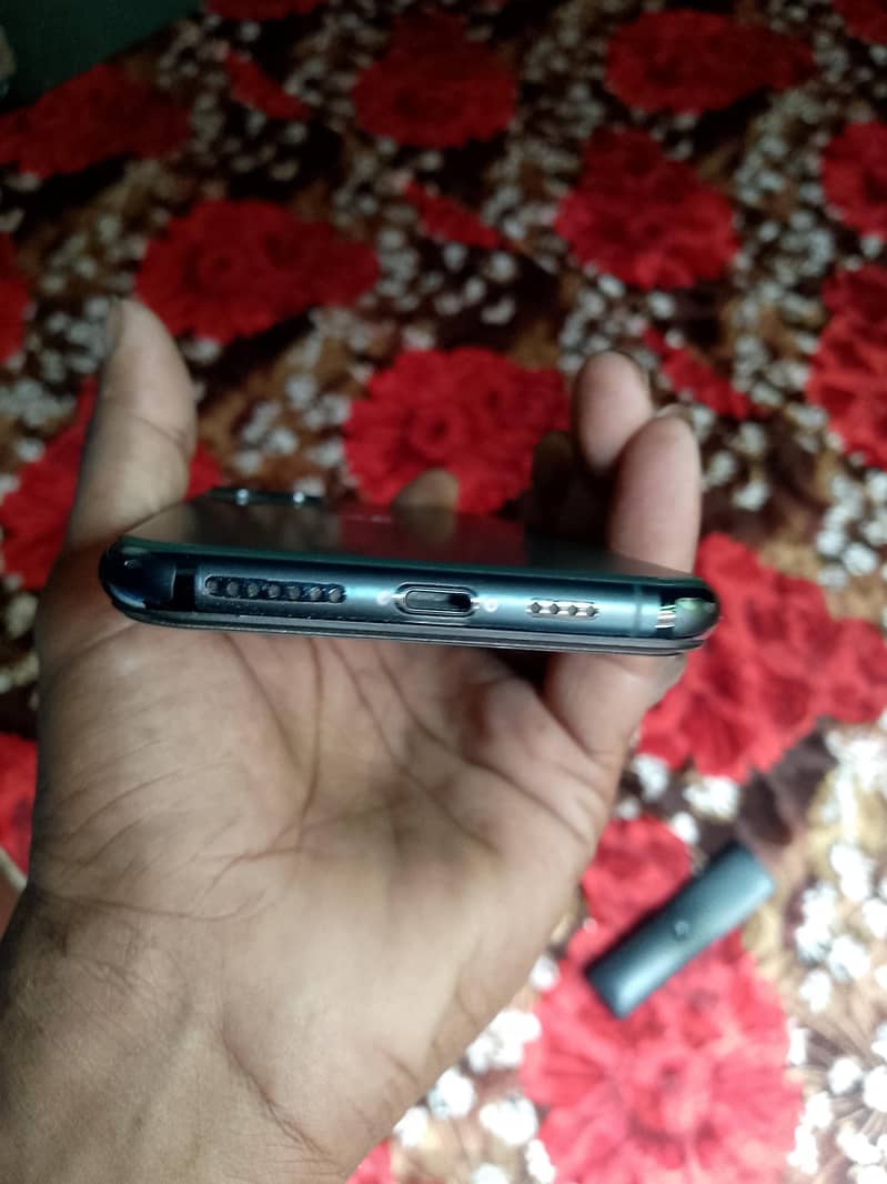 Apple iPhone 11 Pro Max 4