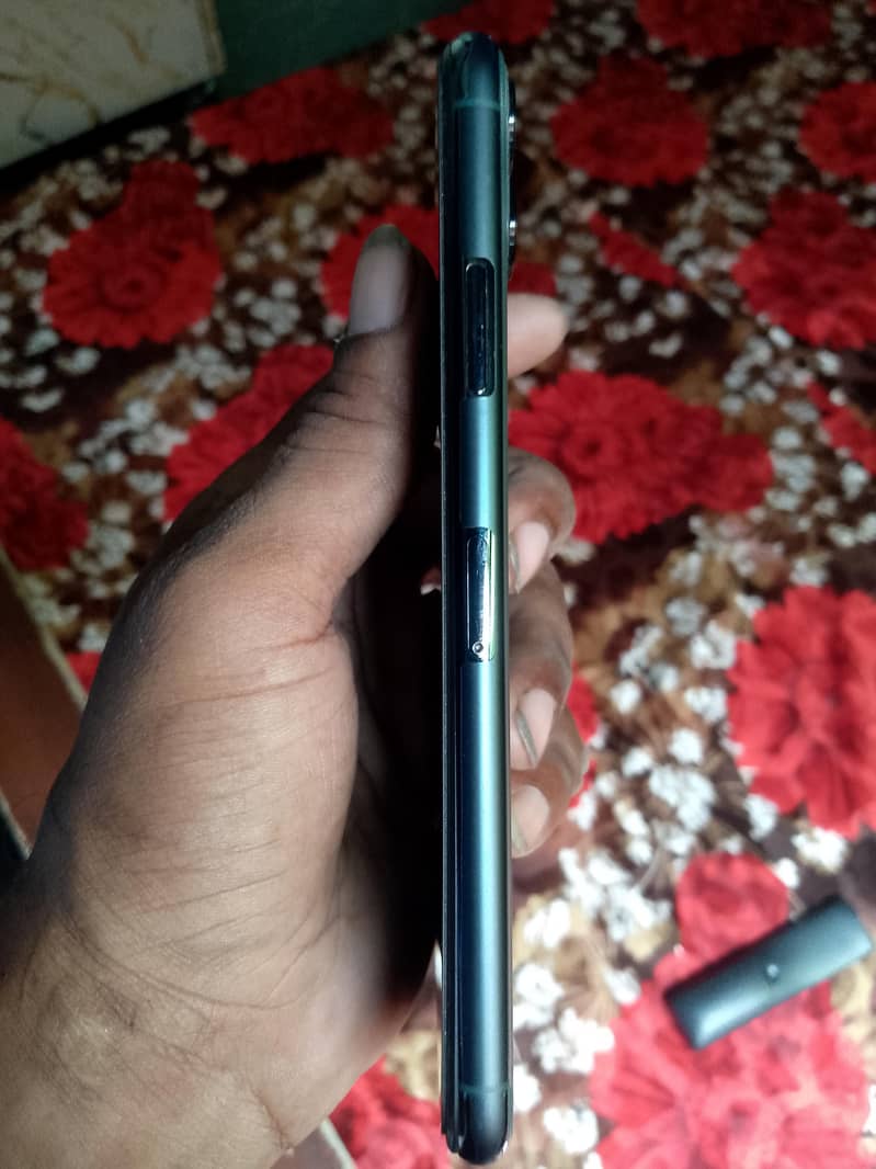 Apple iPhone 11 Pro Max 7