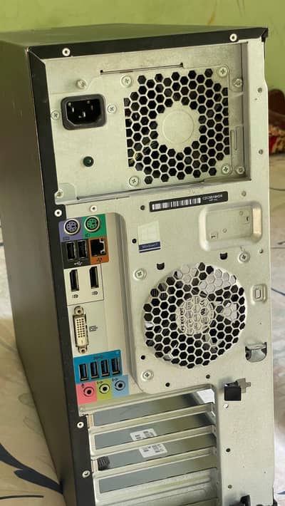 HP z240 Tower Workstation = i7 7th Gen