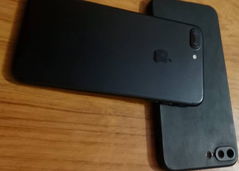 Apple iPhone 7 Plus 0