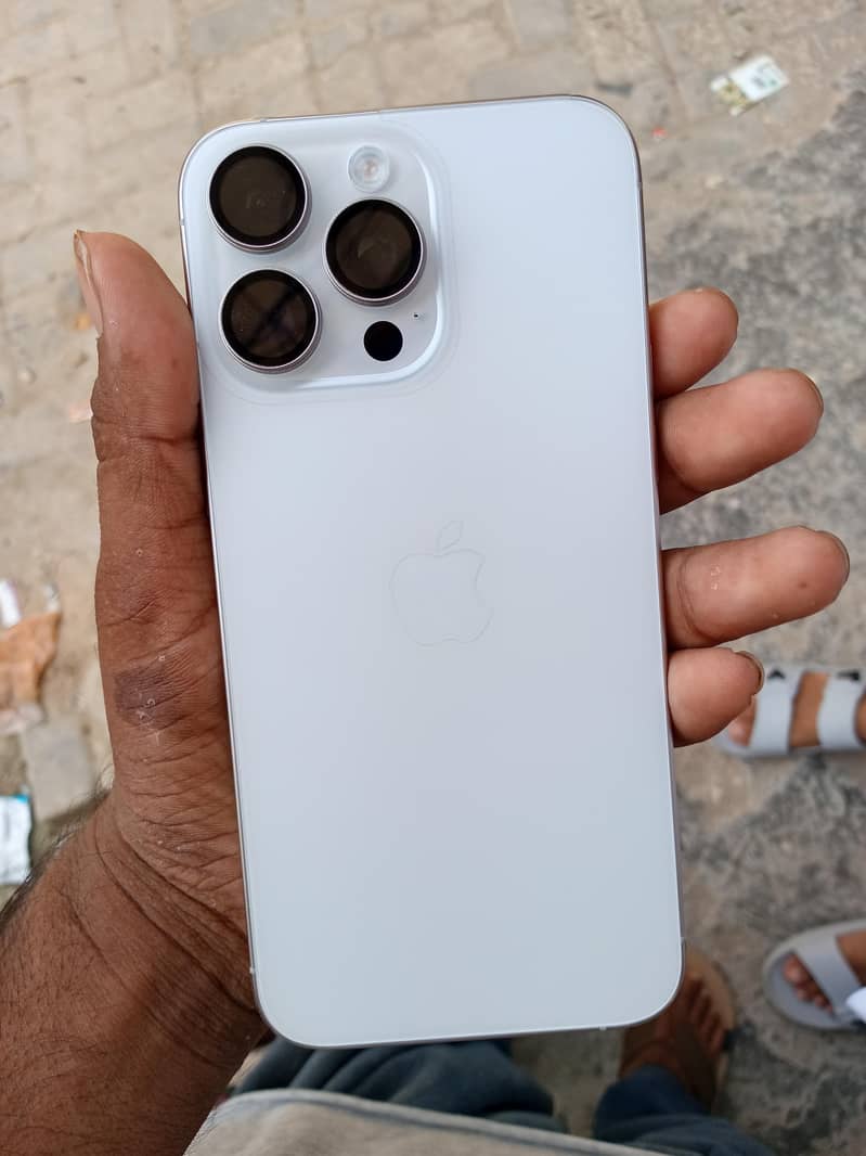 Apple iPhone 15 Pro Max 0
