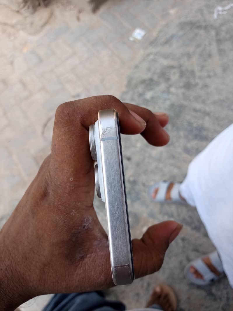 Apple iPhone 15 Pro Max 2