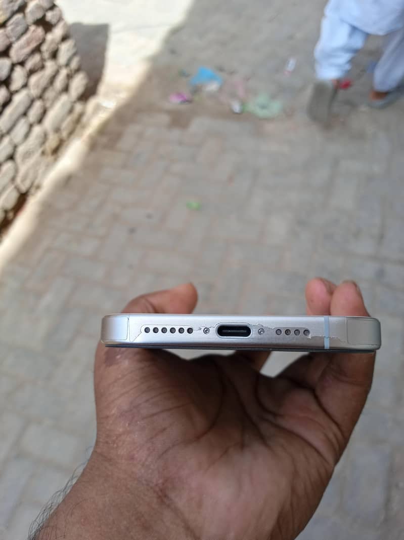 Apple iPhone 15 Pro Max 4