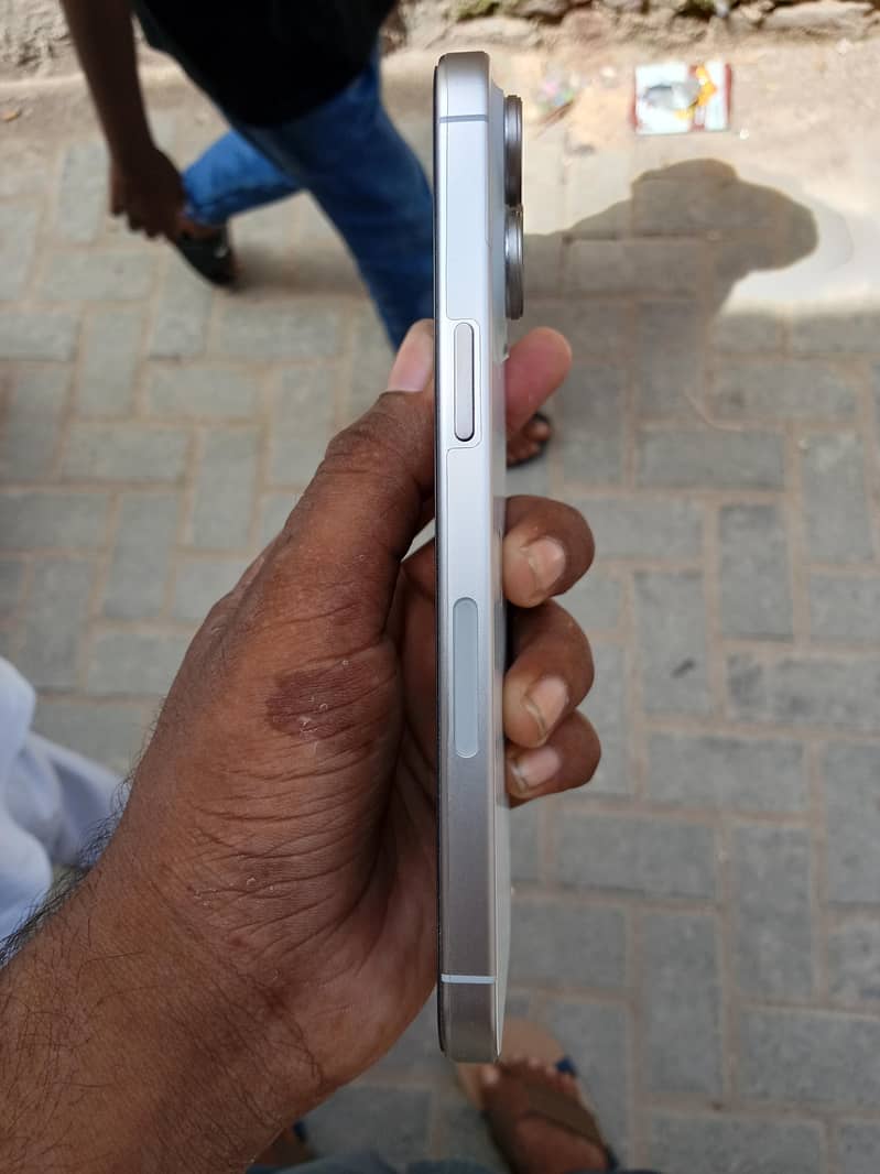 Apple iPhone 15 Pro Max 5