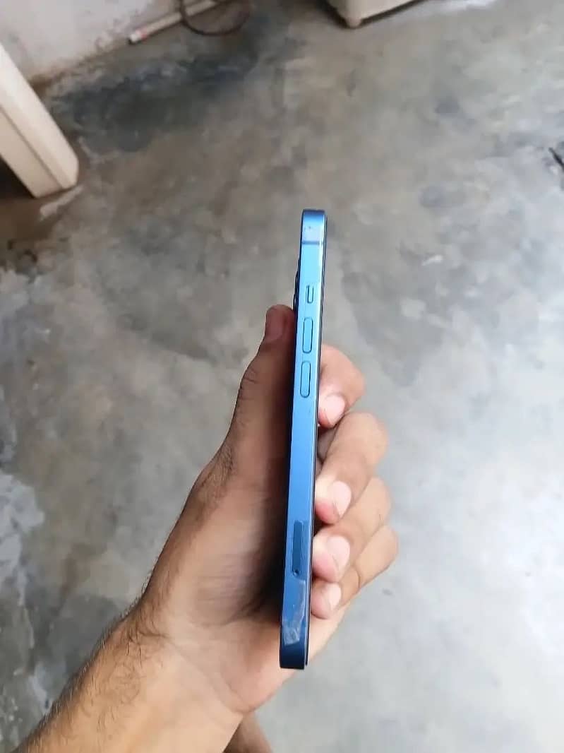 Apple iPhone 13 2