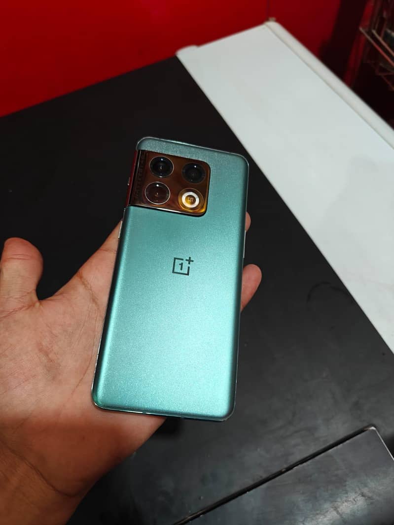 One Plus 10 Pro 4
