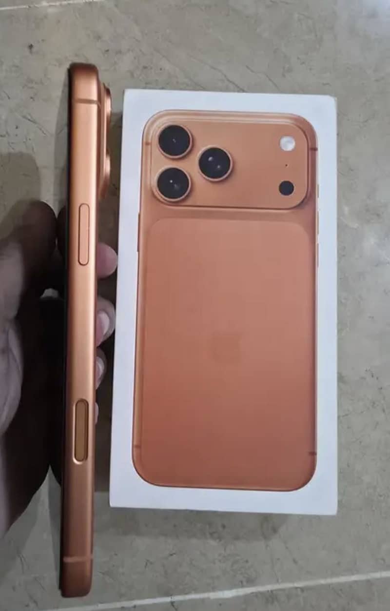 Apple iPhone 17 Pro Max 2
