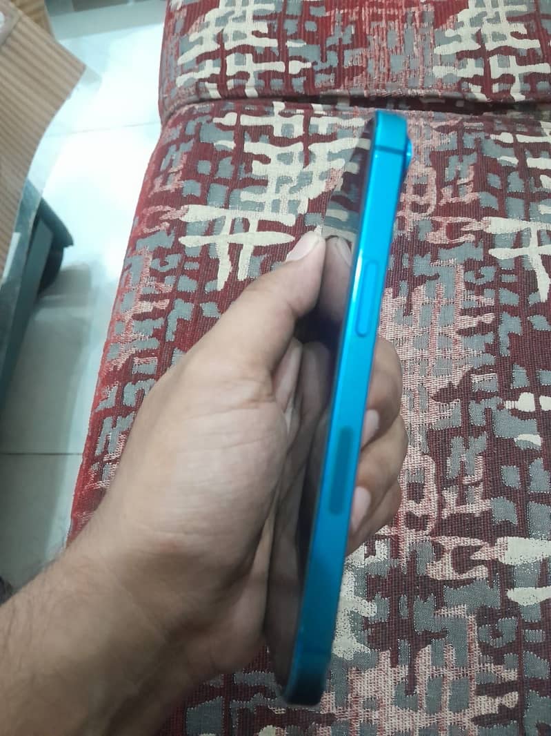 Apple iPhone 13 2