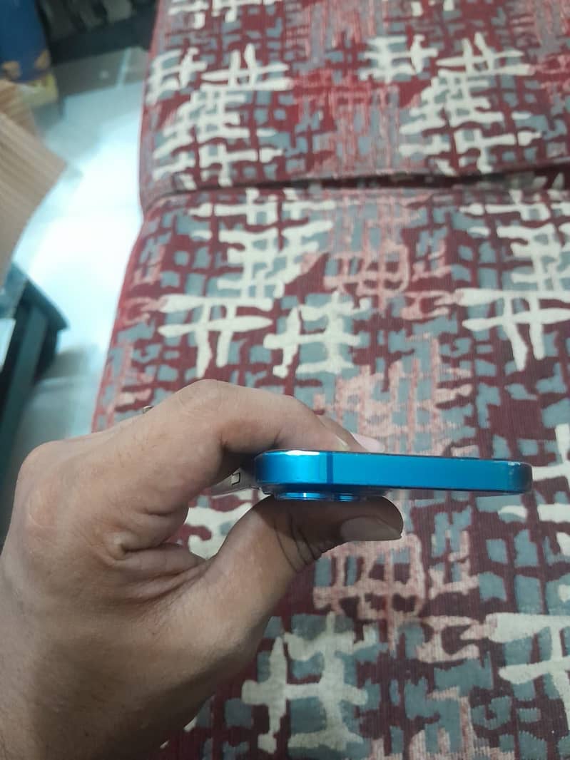 Apple iPhone 13 5