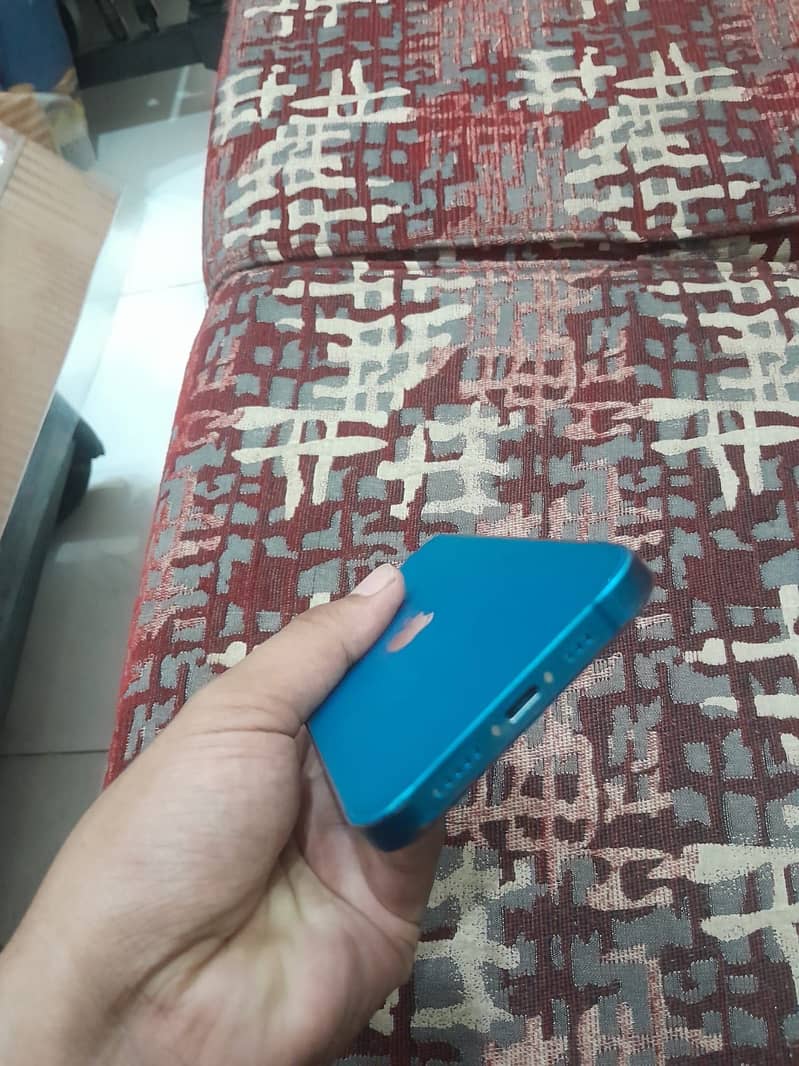 Apple iPhone 13 6