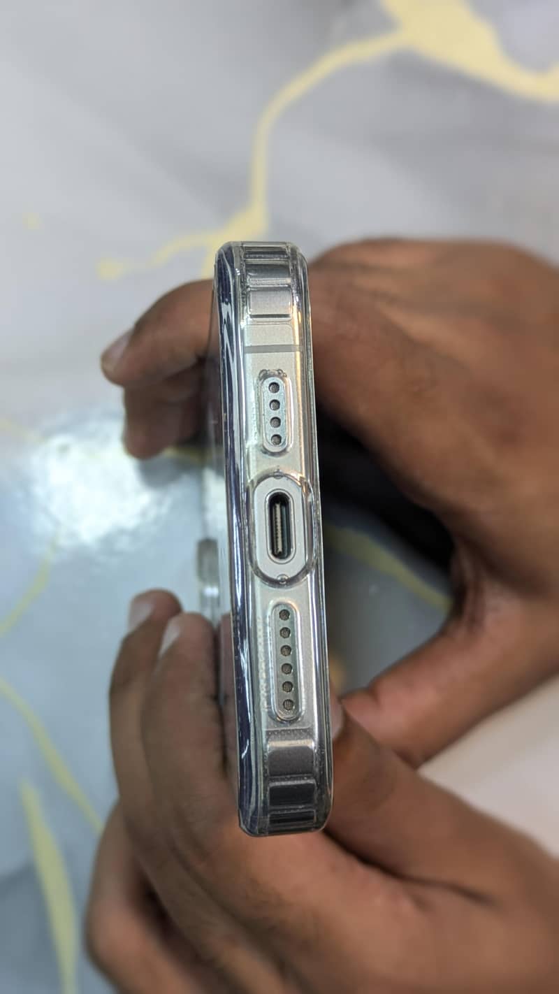 Apple iPhone 15 Pro Max 2