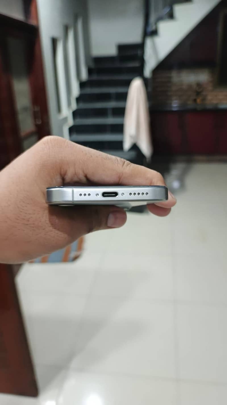 Apple iPhone 15 Pro 2