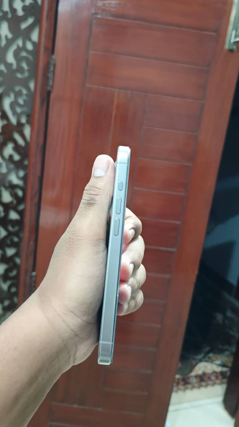 Apple iPhone 15 Pro 3
