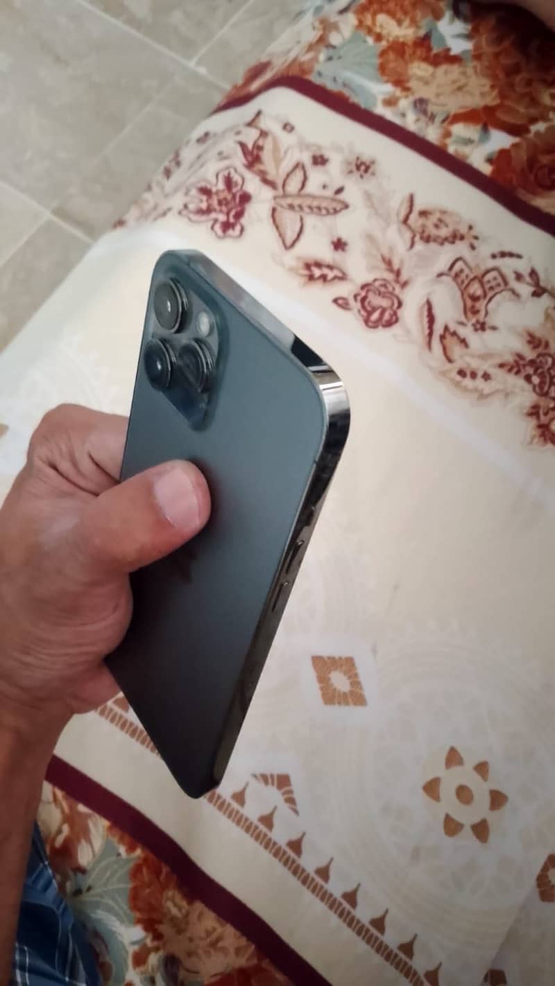 Apple iPhone 12 Pro Max 4