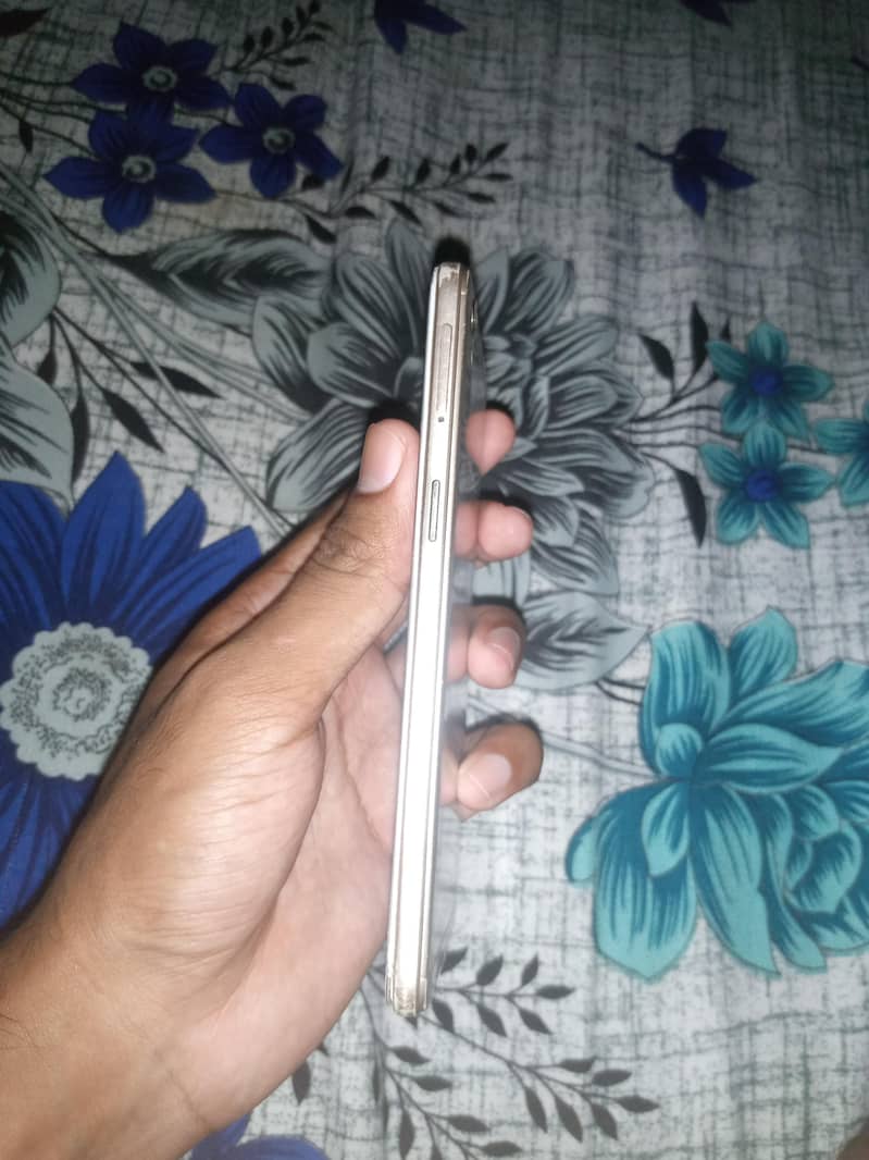 OPPO A37 1