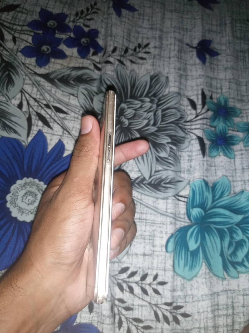 OPPO A37 2