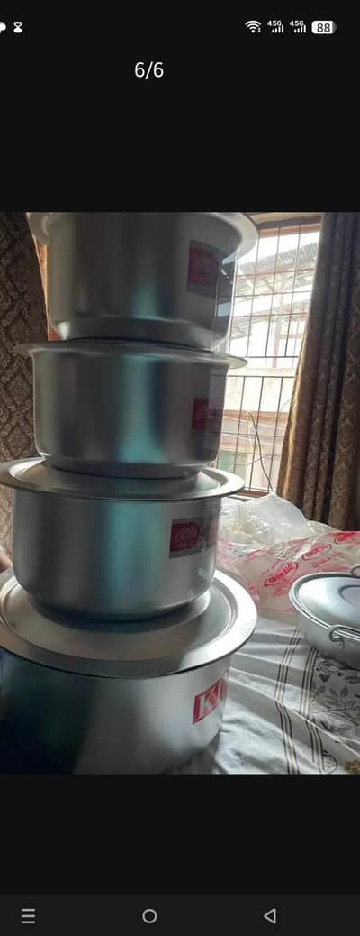 brand new pots set.