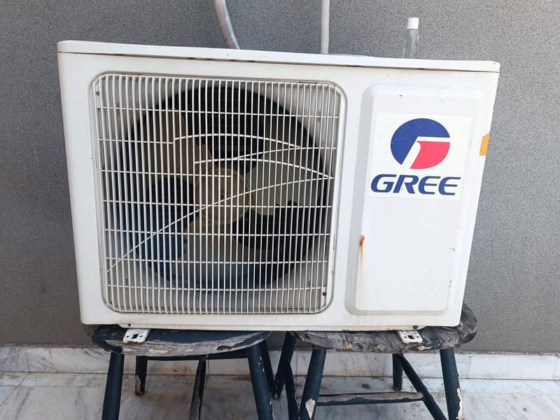 Gree Split AC in Perfect Working Condition 1