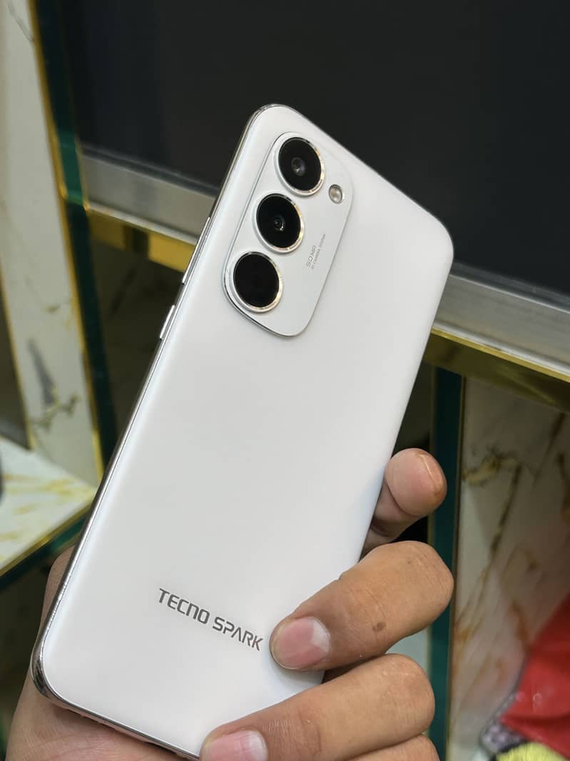 Tecno spark 40 pro plus 2